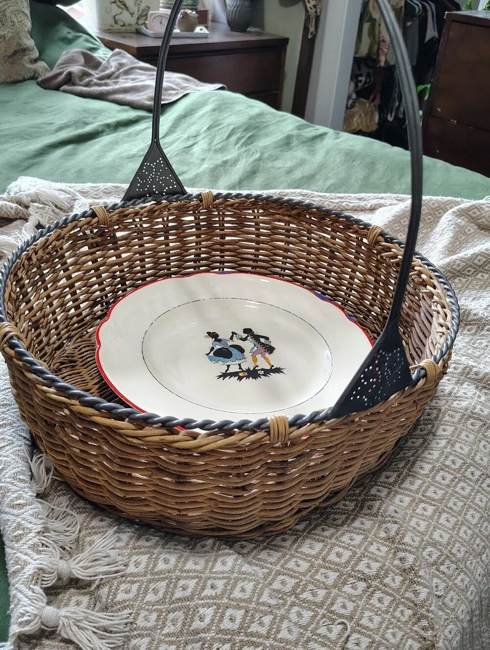 Large Woven Rattan Basket with Iron Handle And Edging